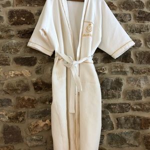 Maria De Villa : Gold and White Bathrobe